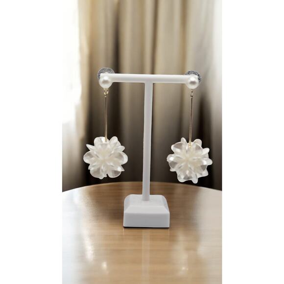 Pearl Flower Gold Drop Dangle Pearl Cluster Earrings - Picture 5 of 5